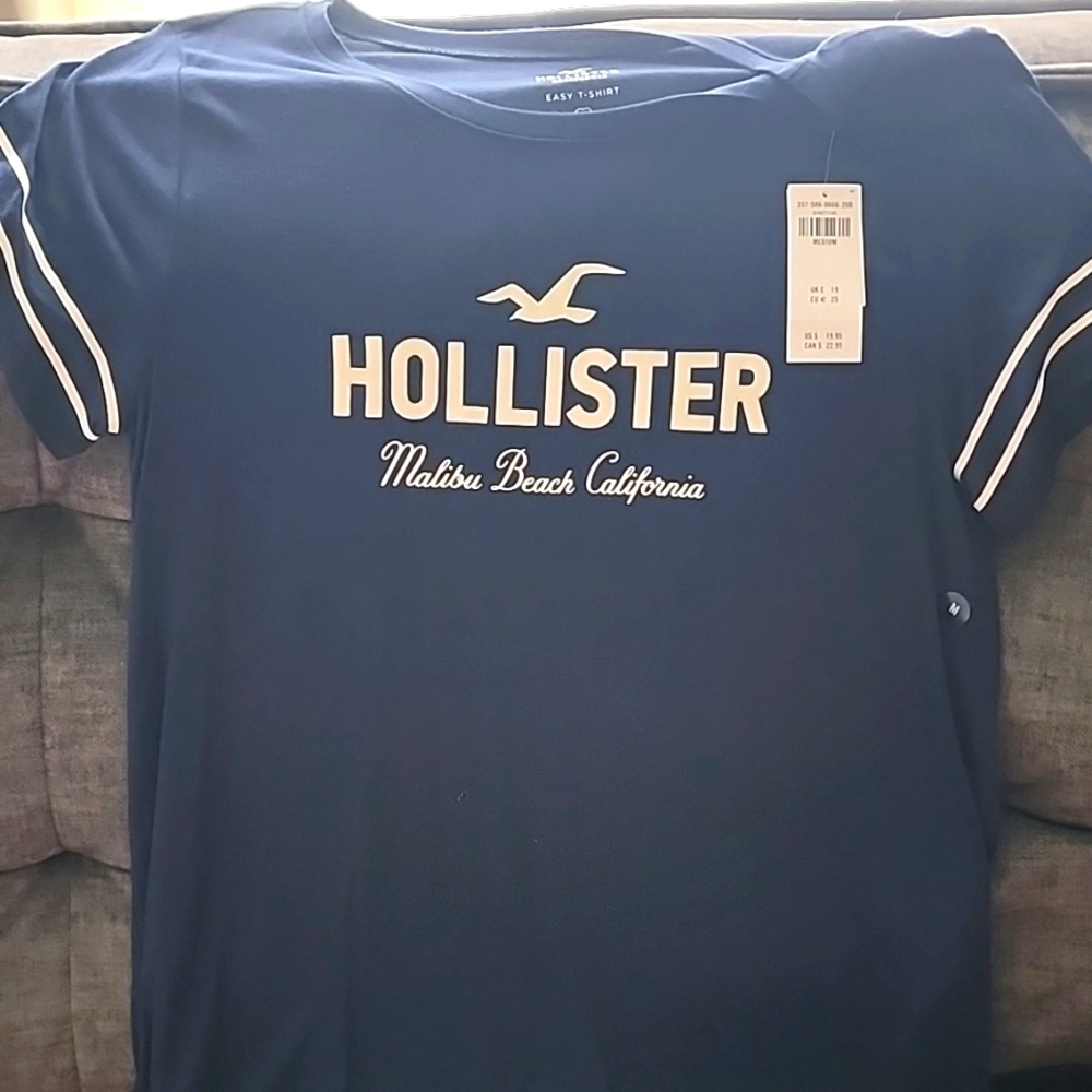 Hollister navy blue t-shirt